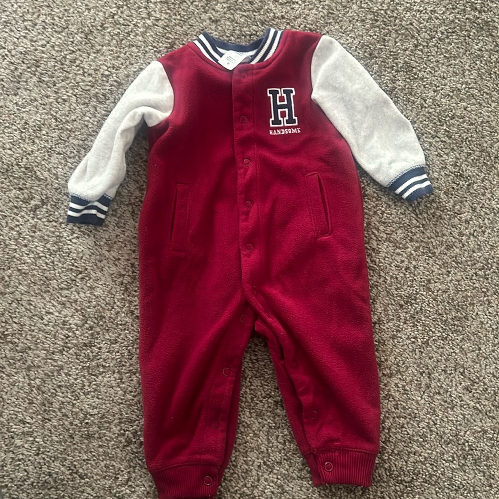 Super adorable baby onsie sleeper